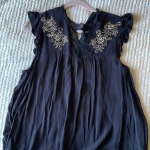 Xl Black top with Gold stitched roses. Like new 🙂 Maurice’s brand.